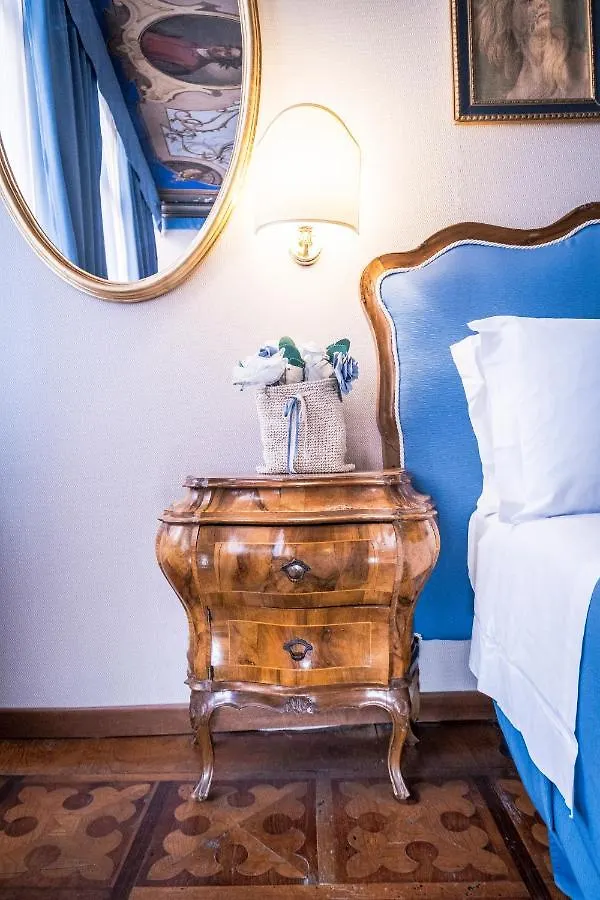 Ca' Lavezzera Hotel Venice 2*,