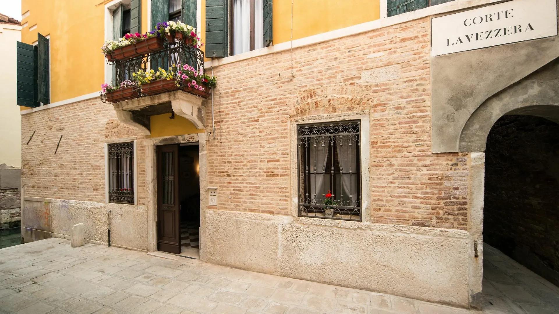 ** Guest house Ca' Lavezzera Hotel Venice Italy