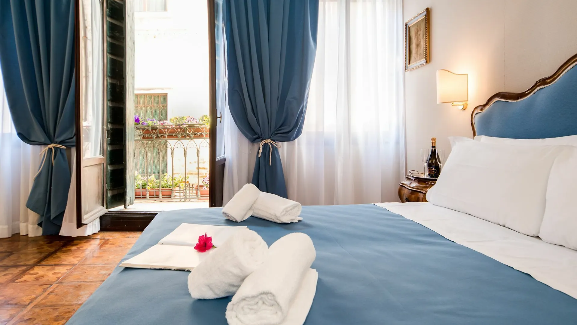 Ca' Lavezzera Hotel Venice 2*,  Italy