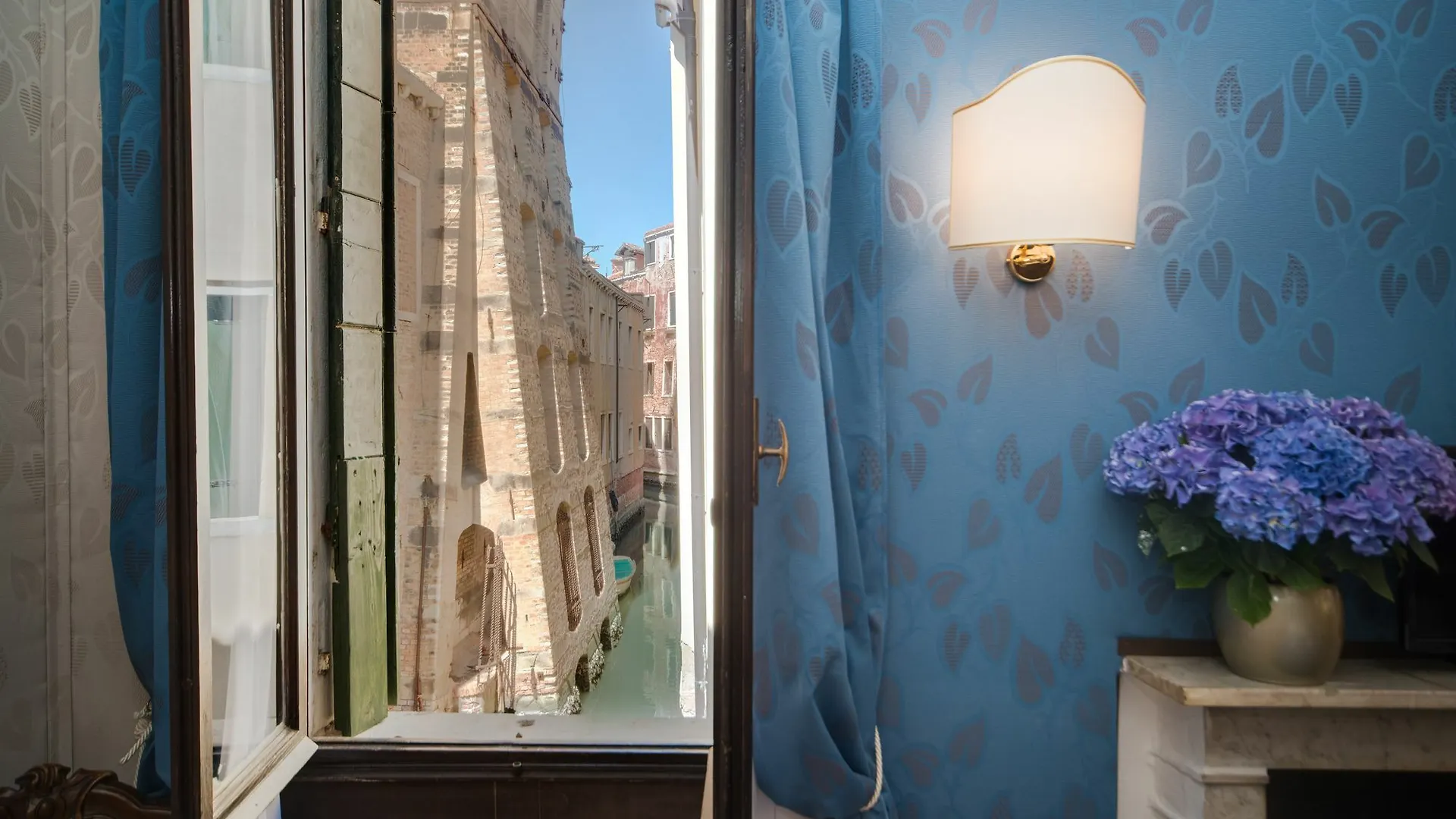 ** Guest house Ca' Lavezzera Hotel Venice Italy